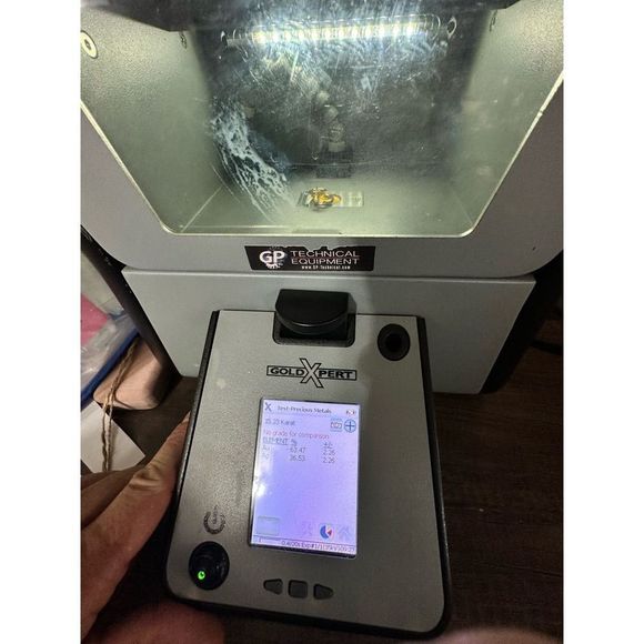 SOLD! Unique 14k yellow gold twist hoop earrings - Picture 8 of 8